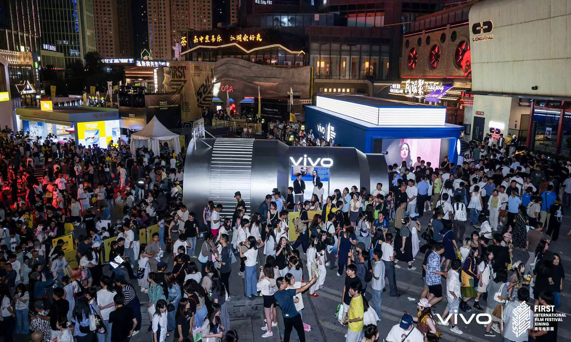 Выпускники Московской школы кино сняли на смартфоны vivo короткометражные фильмы, которые показали на фестивале в Китае
