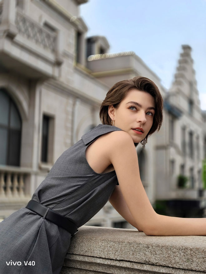портрет, снятый на vivo V40 с фокусным расстоянием 50&nbsp;мм