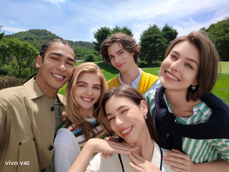 образец фото, снятого на vivo V40 с селфи-камерой 50&nbsp;Мп с автофокусом для групповых селфи